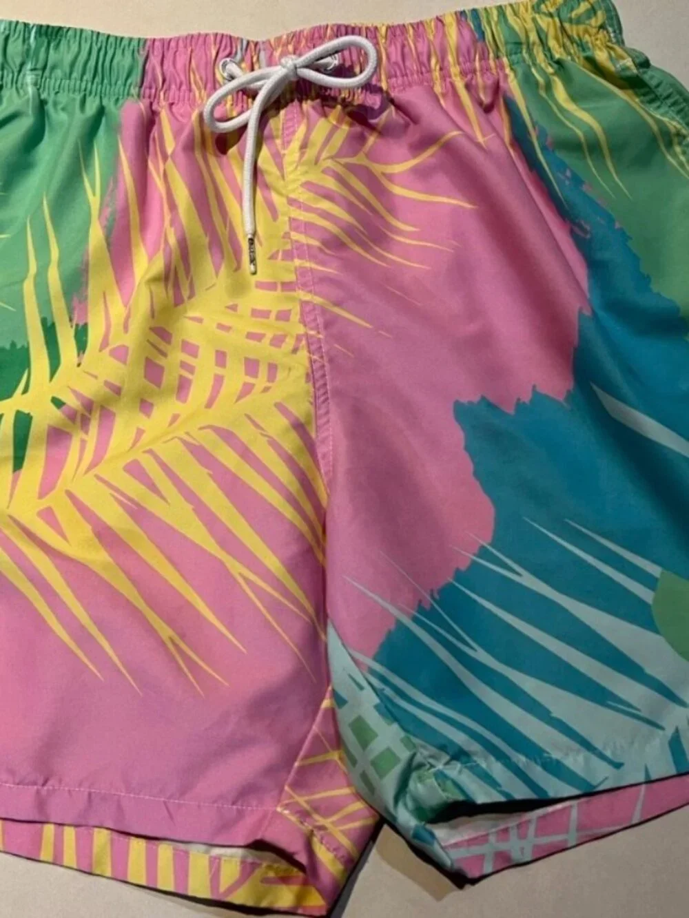 Men's Boardies Swim Trunks-Size M with 6
